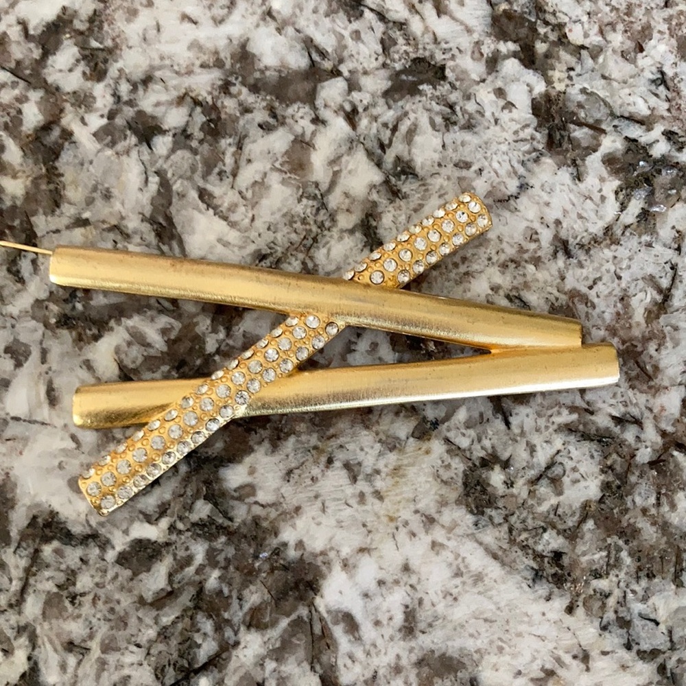 Brushed gold pin